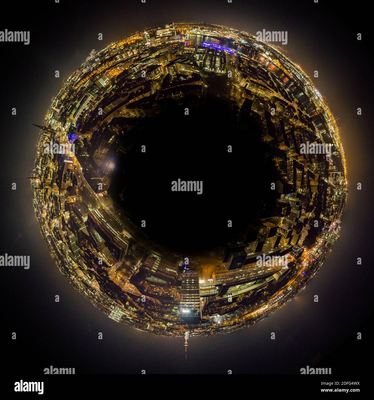 Petite planète 360 degrés panorama de sphère de hambourg la nuit Banque D'Images