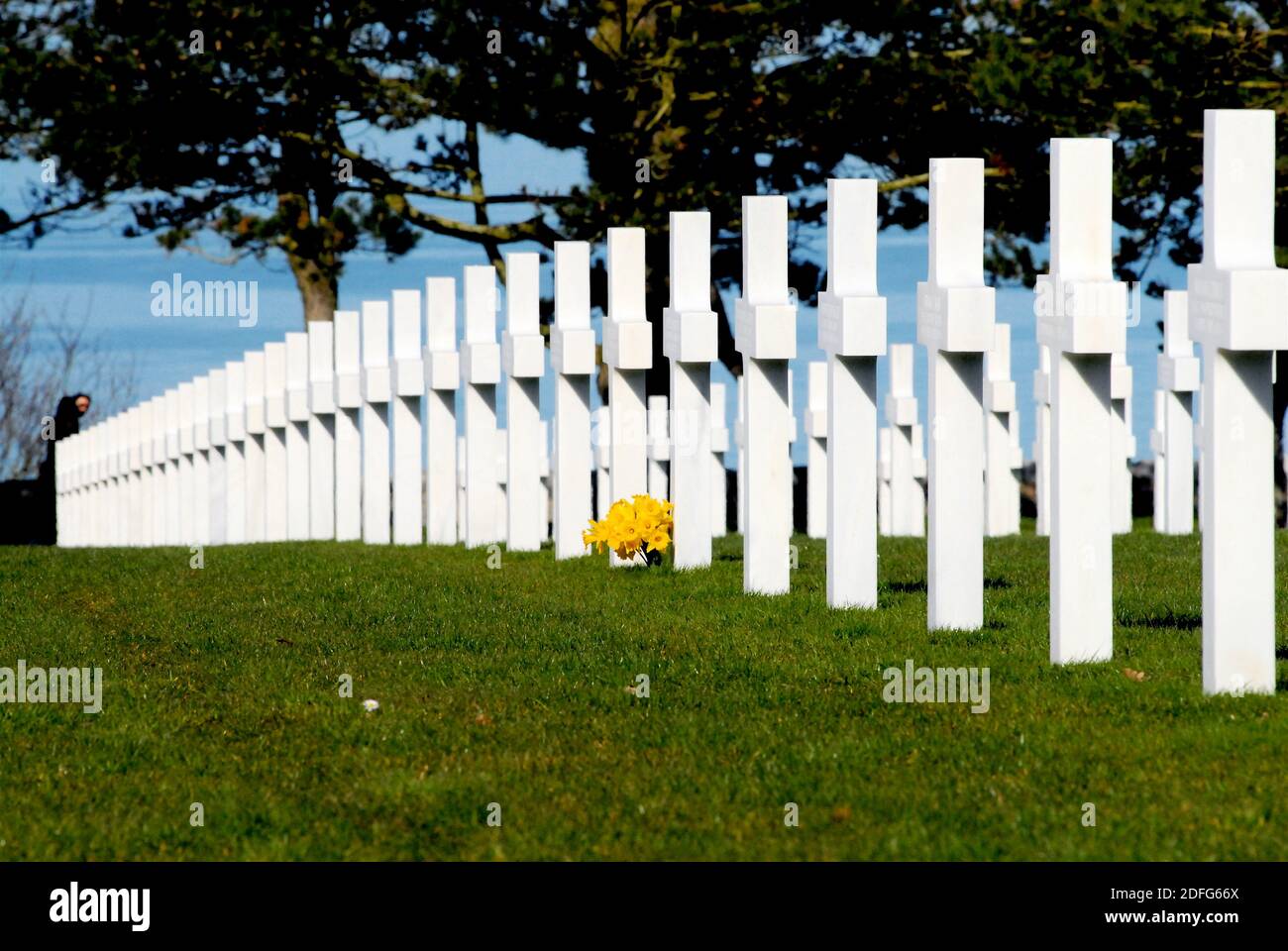 Photo du dossier datée d'octobre 2008 de l'atmosphère du cimetière américain de Normandie de Colleville-sur-Mer, dans le nord de la France. Le président Trump a refusé de visiter un cimetière de la première Guerre mondiale en France parce qu'il a déclaré que les soldats américains morts étaient des « perdants » et des « marcheurs ». Les allégations, rapportées pour la première fois dans l'Atlantique, contiennent de multiples cas de M. Trump faisant des remarques désobligeantes sur des membres de l'armée américaine qui ont été capturés ou tués, et qui affirment que le président a refusé d'assister à un service au cimetière américain Aisne-Marne en France en 2018. M. Trump a déclaré jeudi que l'histoire est "totalement fausse Banque D'Images