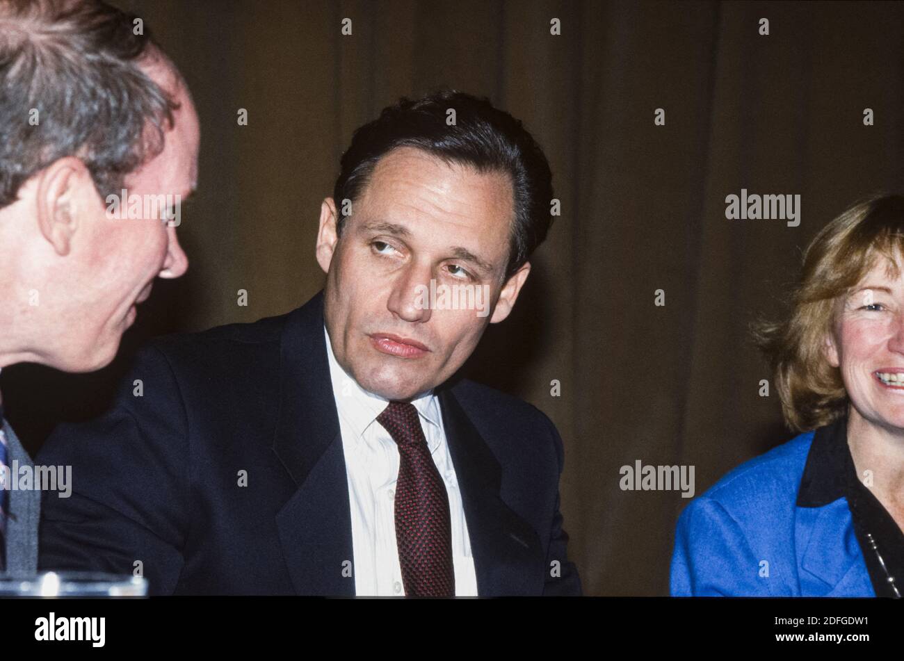Photo du dossier datée du 14 octobre 1987, le journaliste d'enquête Bob Woodward apparaît lors d'un déjeuner de livres et d'auteurs à Washington, DC, USA. Dans un nouveau livre de Bob Woodward révélé le mercredi 9 septembre 2020, Trump est cité comme s'il savait que le COVID-19 était très mortel dès la fin janvier, mais a délibérément décidé de minimiser le virus et la pandémie possible pour le public américain. Photo par Ron Sachs/CNP/ABACAPRESS.COM Banque D'Images