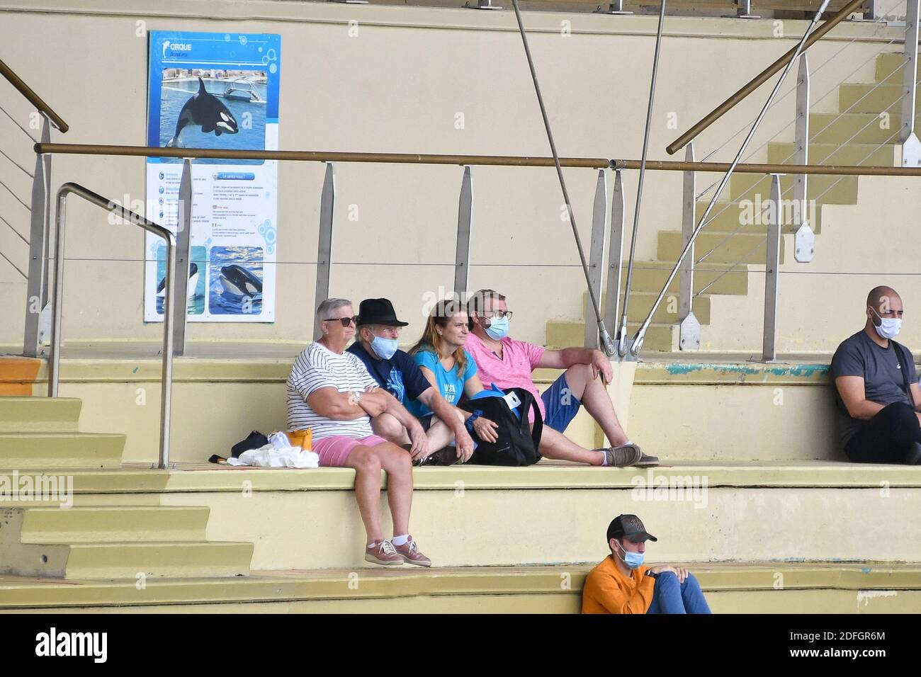 Le Marineland est un parc à thème situé à Antibes (Alpes-Maritimes), sur la Côte d'Azur. Sur 26 hectares, il comprend un parc zoologique marin avec delphinarium, un parc aquatique (Aquasplash), un parc de jeux pour enfants (Kidd's Island), un mini-golf (aventure Golf) et un hôtel trois étoiles (Marineland Resort). Elle est la propriété de la multinationale espagnole Parques Reunidos, dont l'actionnaire majoritaire est le fonds d'investissement britannique Arle Capital Partners. C'est l'un des quatre dolphinariums français et l'un des deux dolphinariums européens présentant des orques. Avec 1.2 millions de visiteurs en 2014, c'est le plus Banque D'Images