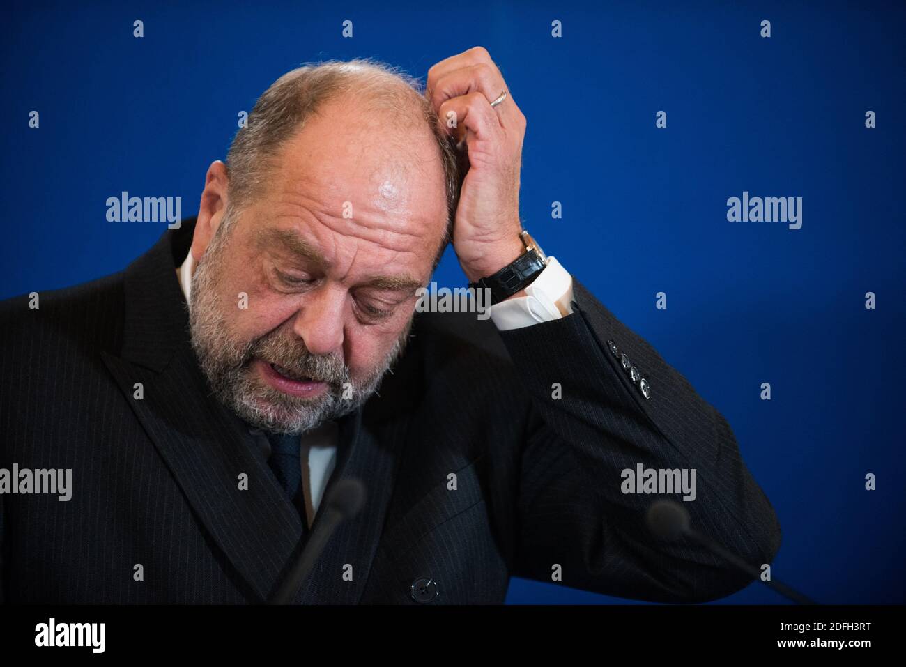 Le ministre français de la Justice, Eric Dupond-Moretti, prend des gestes lors d'une conférence de presse au sujet de la présentation du budget 2021 du ministre de la Justice, à Paris, en France, le 29 septembre 2020. Photo de Julie Sebadelha/ABACAPRESS.COM Banque D'Images