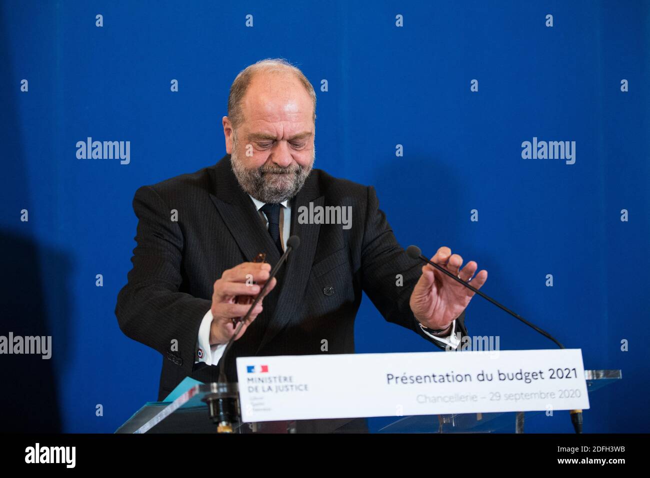 Le ministre français de la Justice, Eric Dupond-Moretti, gestuelle lors d'une conférence de presse sur la présentation du budget 2021 du ministre de la Justice, à Paris, en France, le 29 septembre 2020. Photo de Julie Sebadelha/ABACAPRESS.COM Banque D'Images