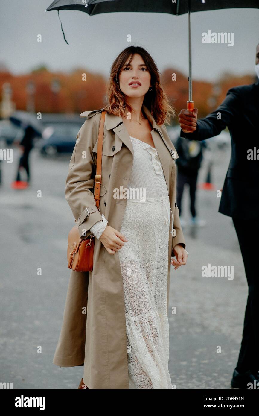 Street style, Jeanne Damas arrive au Dior Spring Summer 2021 show, qui  s'est tenu au Tuileries Garden, Paris, France, le 29 septembre 2020. Photo  de Marie-Paola Bertrand-Hillion/ABACAPRESS.COM Photo Stock - Alamy