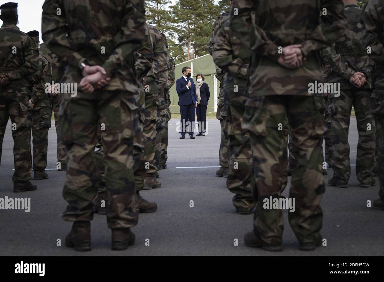 Le président français Emmanuel macron visite des soldats du groupe de combat du bataillon de la présence avancée renforcée (PEF) de l'OTAN à Rukla, en Lituanie, le 29 septembre 2020. Photo par Eliot Blondt/ABACAPRESS.COM Banque D'Images