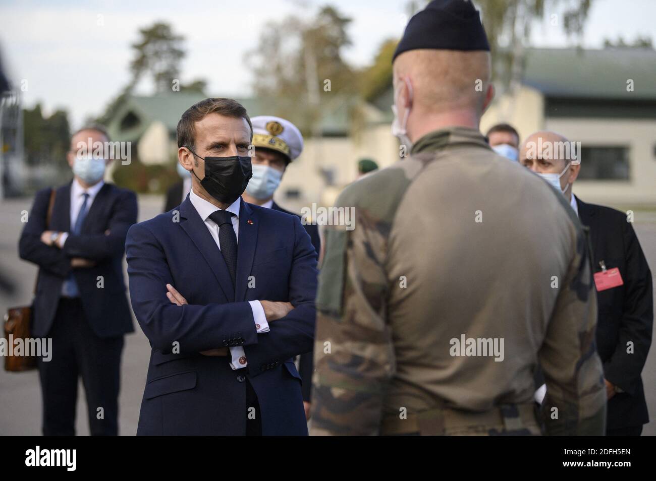 Le président français Emmanuel macron visite des soldats du groupe de combat du bataillon de la présence avancée renforcée (PEF) de l'OTAN à Rukla, en Lituanie, le 29 septembre 2020. Photo par Eliot Blondt/ABACAPRESS.COM Banque D'Images
