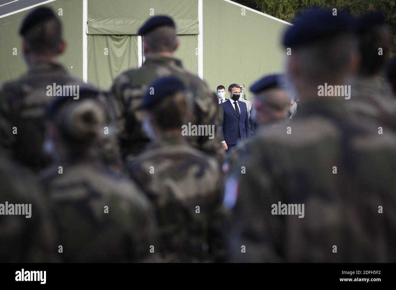 Le président français Emmanuel Macron visite les soldats du groupe de combat du bataillon de la présence avancée renforcée (PFE) de l'OTAN à Rukla, en Lituanie, le 29 septembre 2020. Photo par Eliot Blondt/ABACAPRESS.COM Banque D'Images