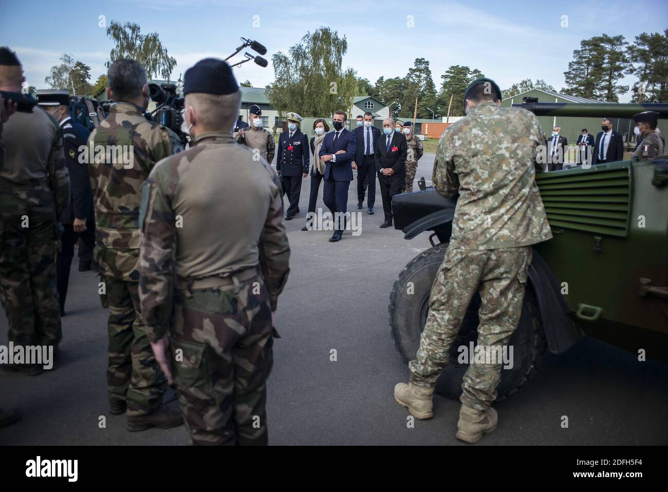 Le président français Emmanuel Macron visite les soldats du groupe de combat du bataillon de la présence avancée renforcée (PFE) de l'OTAN à Rukla, en Lituanie, le 29 septembre 2020. Photo par Eliot Blondt/ABACAPRESS.COM Banque D'Images