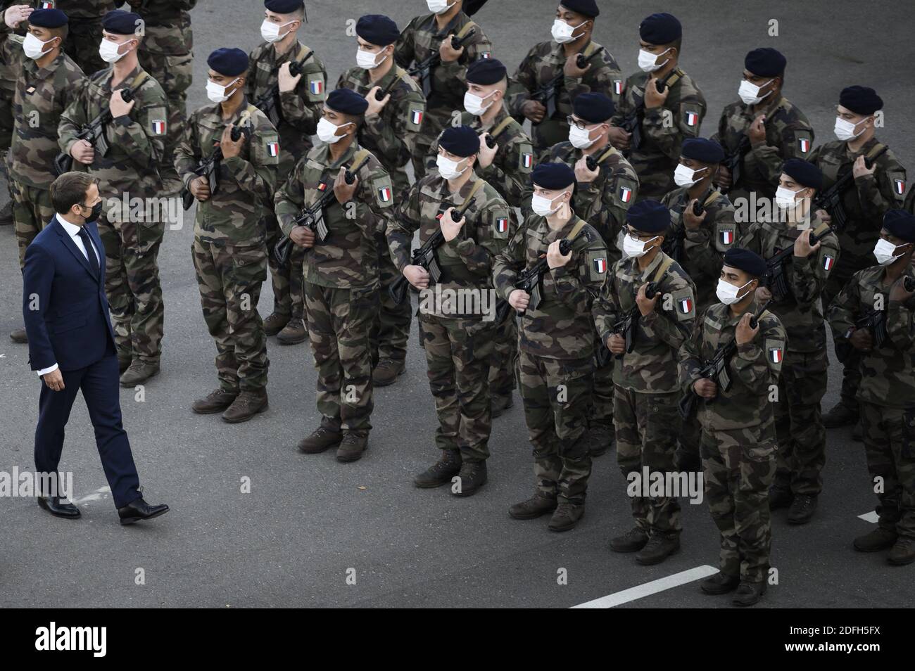 Le président français Emmanuel Macron visite les soldats du groupe de combat du bataillon de la présence avancée renforcée (PFE) de l'OTAN à Rukla, en Lituanie, le 29 septembre 2020. Photo par Eliot Blondt/ABACAPRESS.COM Banque D'Images
