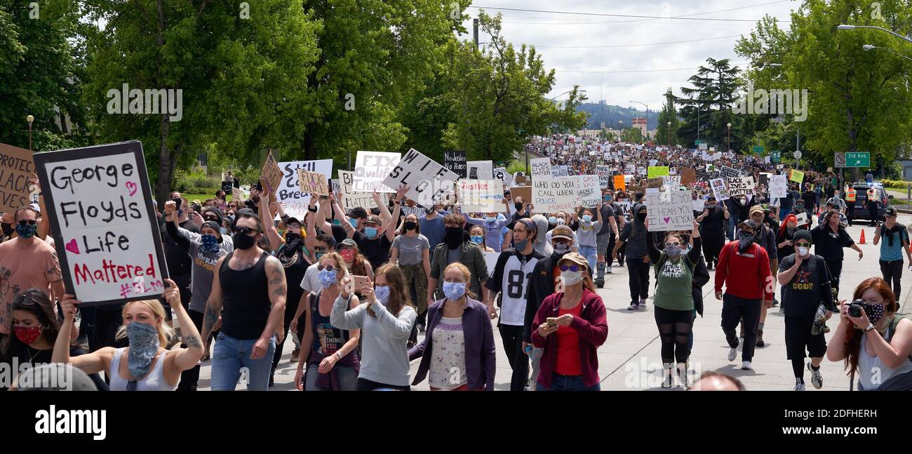 Les vies noires ont leur importance en marche à Eugene, OREGON Banque D'Images