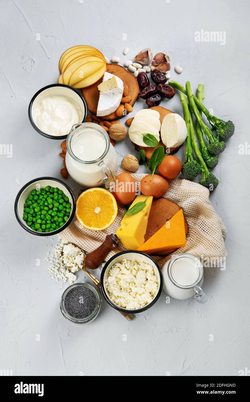 Produits sains de journal et non-journal riches en calcium. Une alimentation saine. Banque D'Images