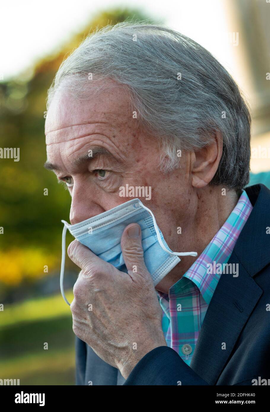 Le sénateur démocratique Edward (Ed) Markey sur le Boston Common 4 novembre 2020. Le sénateur libéral Markey a rencontré la presse avant de prendre la parole lors d'une manifestation en faveur du décompte de tous les votes aux États-Unis le 3 2020 novembre. Markey a servi à la Chambre des représentants des États-Unis pendant 37 ans avant d'être élu sénateur junior des États-Unis pour le Massachusetts en 2013. Markey a été réélu au Sénat en 2020. Lors de la primaire démocrate du 1er septembre 2020, Markey est également devenu le premier politicien à vaincre un Kennedy (le représentant Joe Kennedy III) lors d'une élection au Massachusetts. Banque D'Images