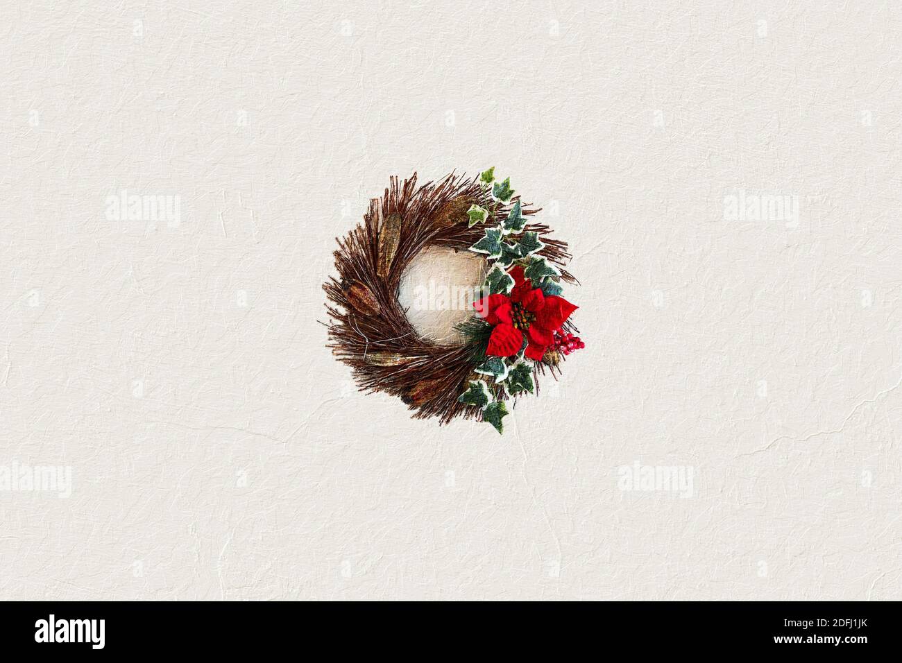 Illustration de peinture d'une couronne de Noël faite de congé d'arbre paille mélangée avec des feuilles vertes et une fleur rouge Banque D'Images