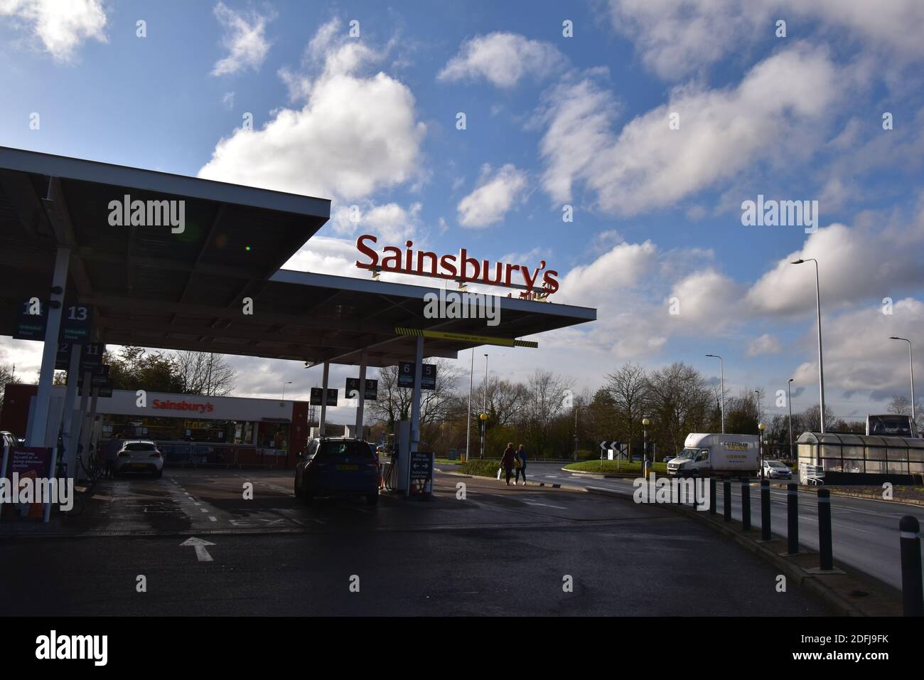 Station-service de Sainsbury's Calcot Reading Banque D'Images