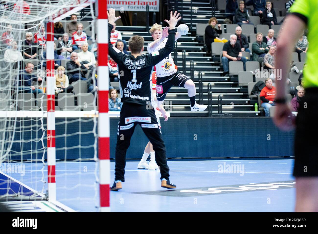 Aalborg, Danemark. 05e décembre 2020. Mikkel Sandholm Mortensen (19) de Lemvig-Thybore Handball vu dans le match de la Ligue danoise de handball masculin entre Aalborg Handball et Lemvig-Thybore Handball à Jutlander Bank Arena à Aalborg. (Crédit photo : Gonzales photo/Alamy Live News Banque D'Images