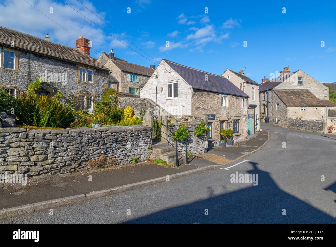 Voir les chalets du village à Calver, Derbyshire Peak District, Angleterre, Royaume-Uni, Europe Banque D'Images