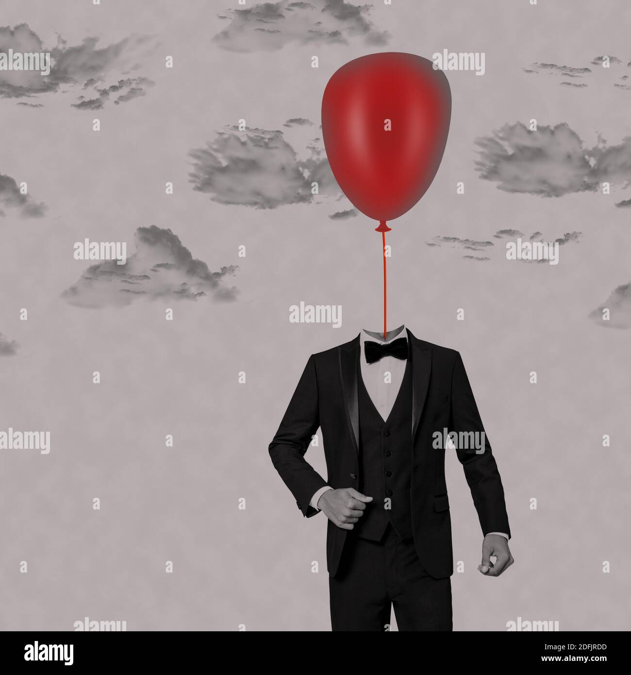 ballon suspendu rouge dans le col d'homme d'affaires, homme avec ballon pendu sur sa tête, fond avec nuage gris. concept minimal surréaliste. Banque D'Images