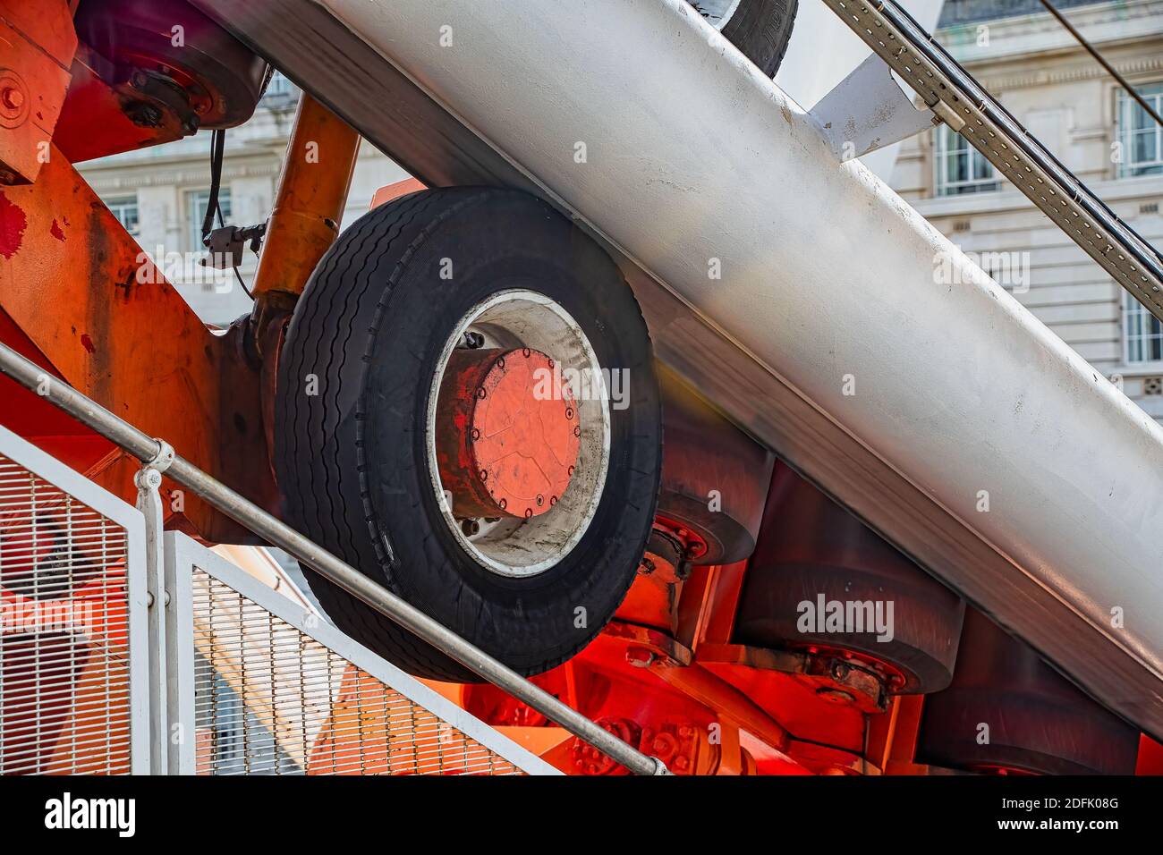 Une des roues motrices sur une grande roue ferris Banque D'Images