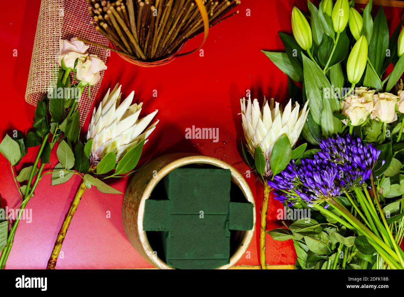 Table de travail dans un fleuriste Banque D'Images