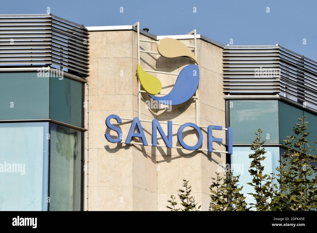 Vue extérieure du siège de Sanofi le 1er octobre 2020 à Strasbourg, dans l'est de la France. Depuis l'annonce d'un plan de départ volontaire qui pourrait affecter 1,700 emplois en Europe, dont un millier en France, les employés du site de recherche de Strasbourg appartenant au géant pharmaceutique français sont inquiets. Ce site emploie 57 personnes et son activité de recherche en immunooncologie serait transférée à Vitry-sur-Seine, en Val-de-Marne. Photo de Nicolas Roses/ABACAPRESS.COM Banque D'Images