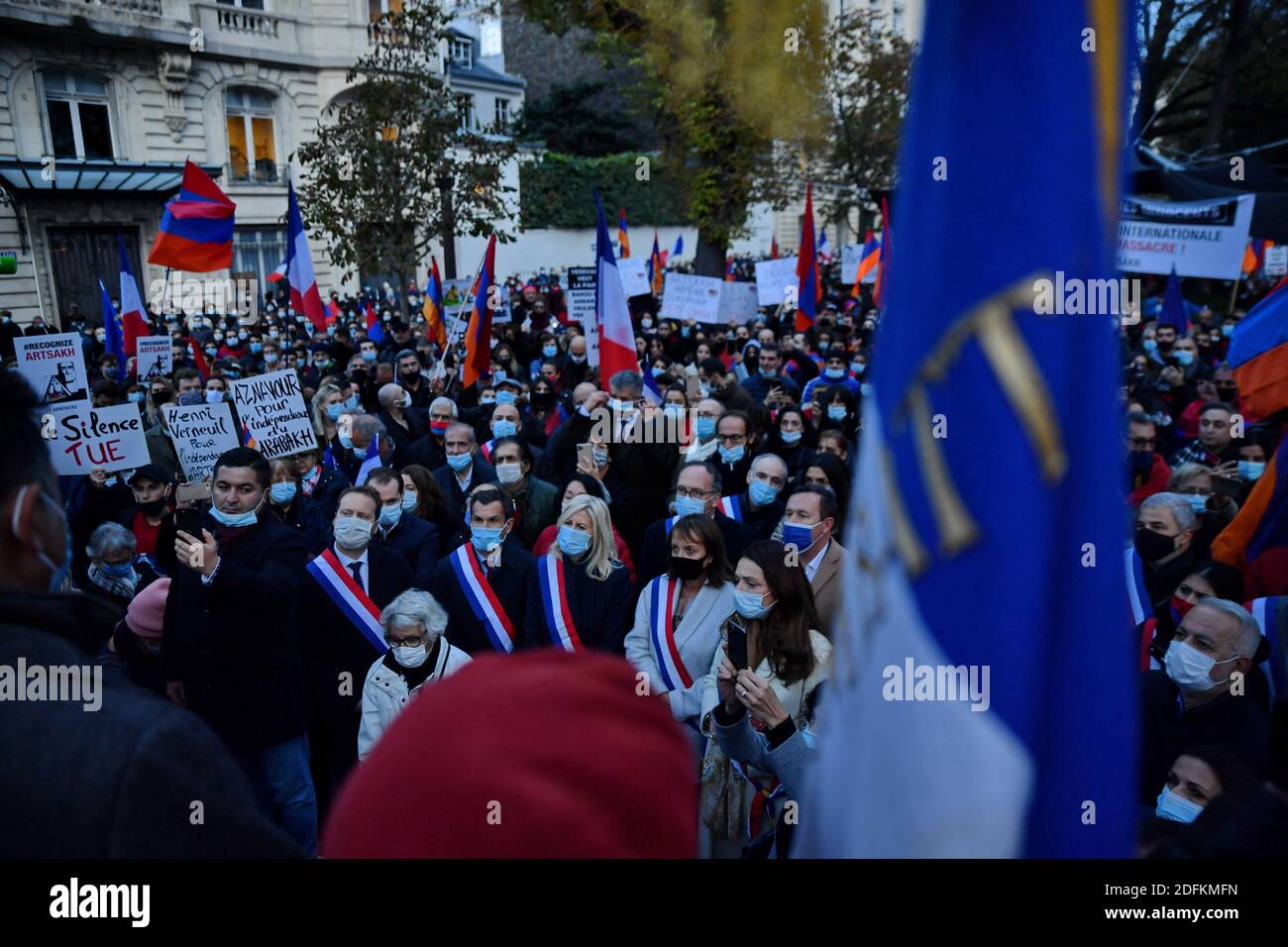 Plusieurs milliers de membres de la diaspora arménienne en France se