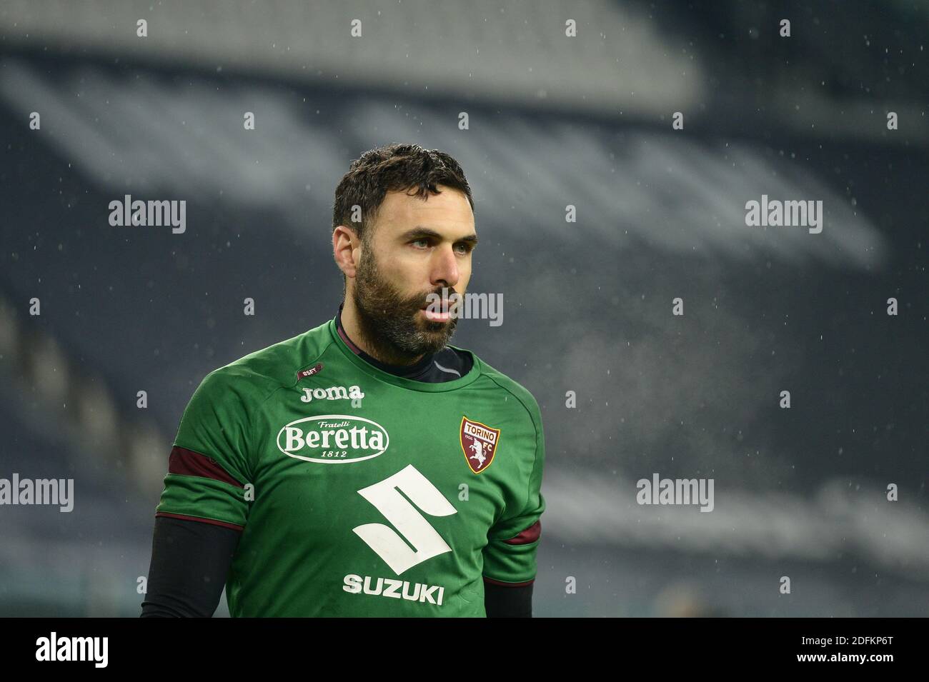 Salvatore Sirigu de Torino FC pendant la série UN match entre Juventus FC et FC Torino au stade Allianz le 5 décembre à Turin, Italie. Banque D'Images