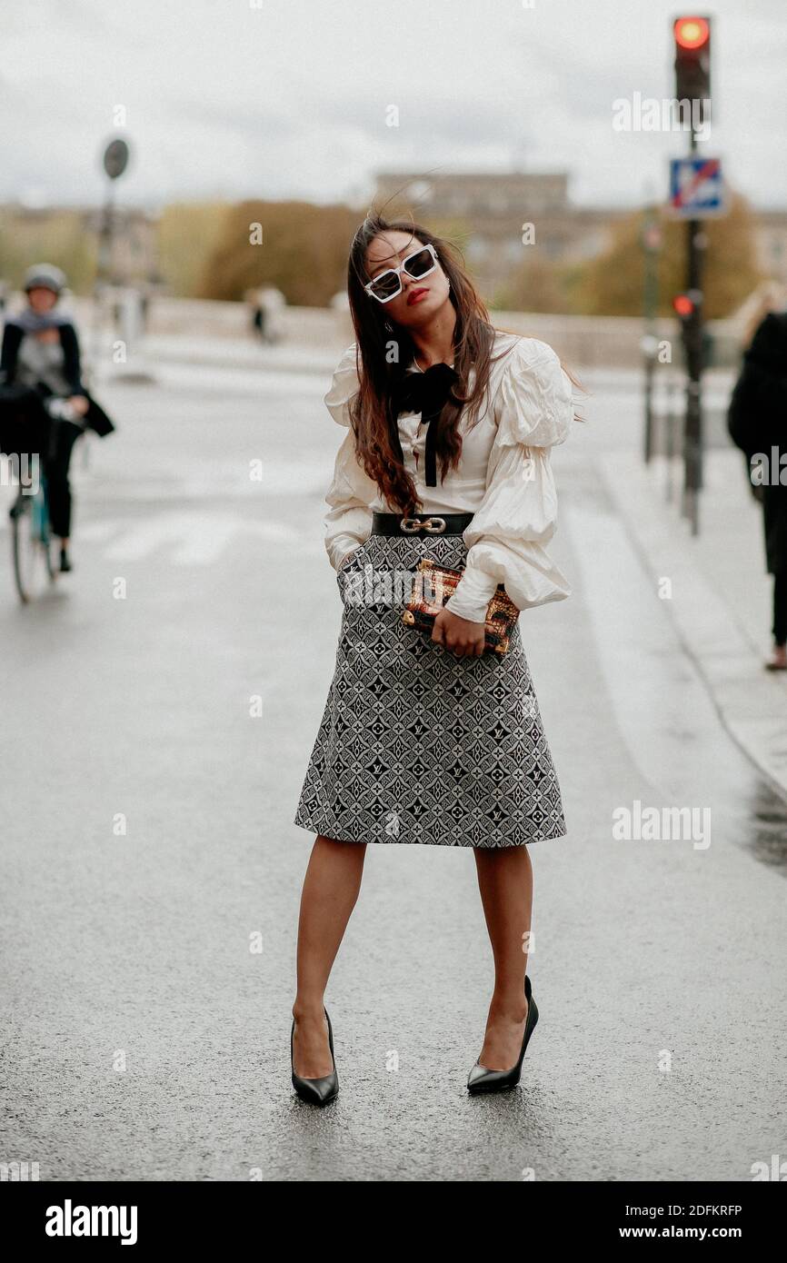 Street style, en arrivant au Louis Vuitton Spring Summer 2021 show, tenu à  la Samaritaine, Paris, France, le 6 octobre 2020. Photo de Marie-Paola  Bertrand-Hillion/ABACAPRESS.COM Photo Stock - Alamy