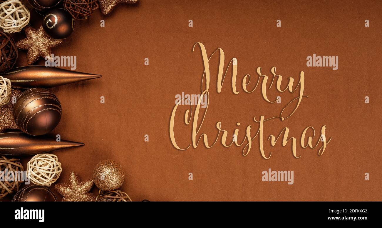 Ornements oglittering naturels, bruns et dorés. Concept Christmass avec espace de copie pour le texte Banque D'Images