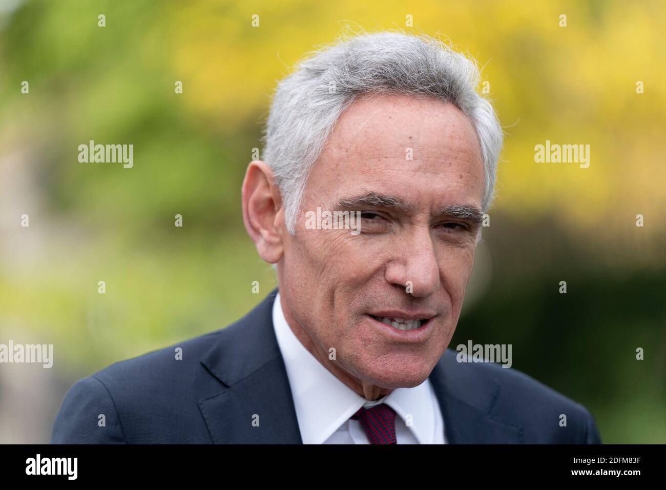 Scott Atlas, conseiller à la Maison Blanche, parle à un membre des médias à la Maison Blanche à Washington, DC, USA, le 3 novembre 2020. Photo de Chris Kleponis/Pool via CNP/ABACAPRESS.COM Banque D'Images