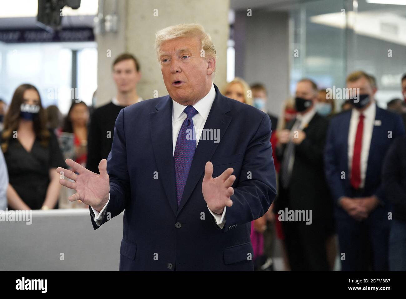 Le président des États-Unis Donald J. Trump visite les agents de campagne à l'annexe du RNC à Arlington, va, États-Unis, le jour des élections, le mardi 3 novembre 2020. Photo de Chris Kleponis/Pool via CNP/ABACAPRESS.COM Banque D'Images