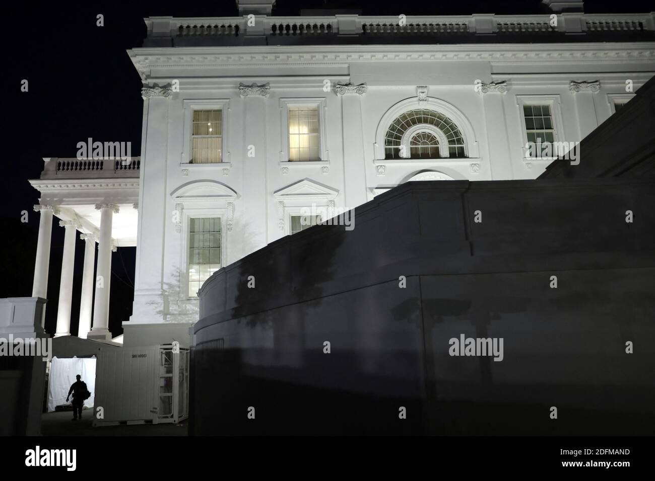 Une silhouette d'agent du Service secret américain est vue à la Maison Blanche à Washington le 9 novembre 2020. Photo de Yuri Gripas/ABACAPRESS.COM Banque D'Images