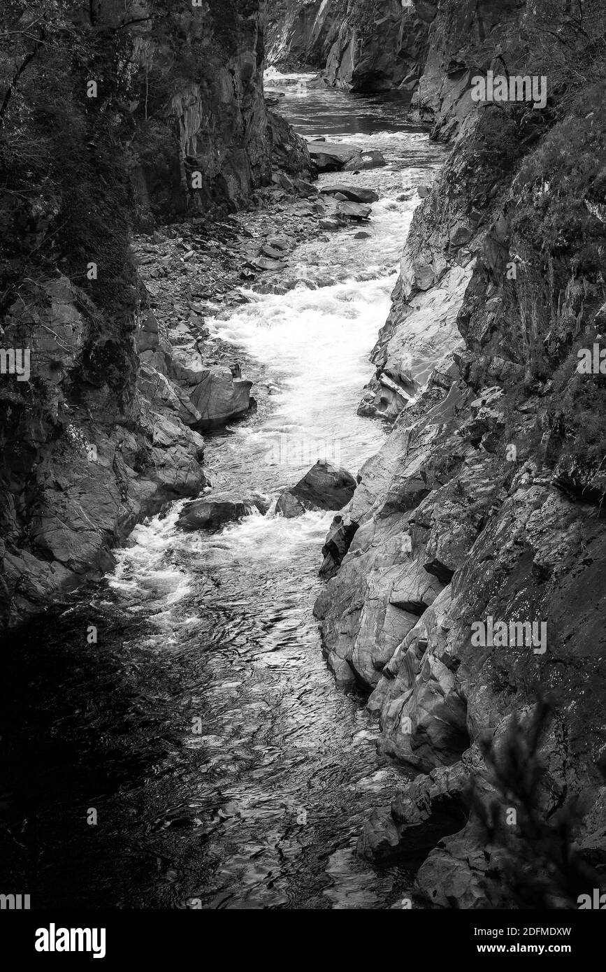 White River dans le granite gorge, République de Adygea Banque D'Images