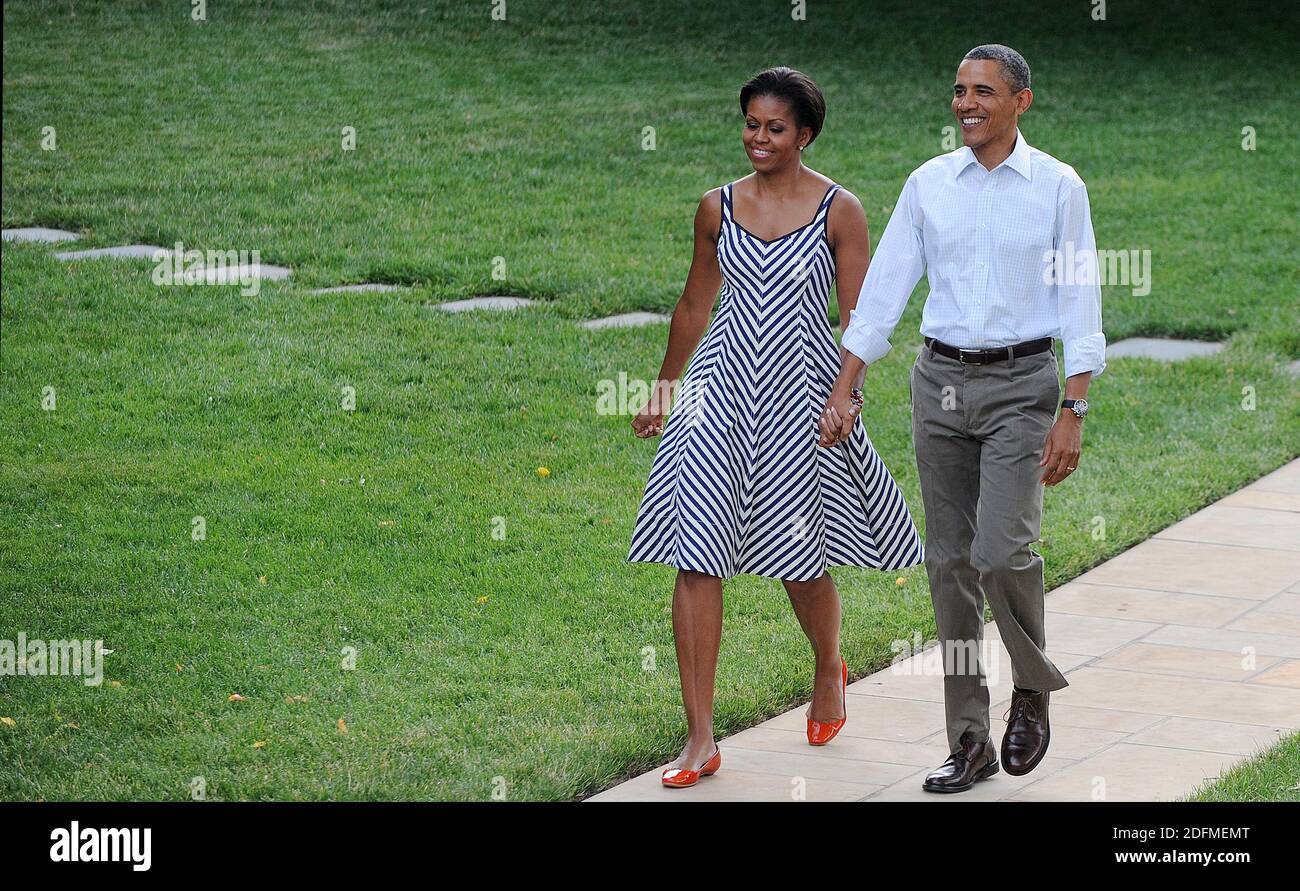 Photo du dossier - le président Barack Obama et la première dame Michelle Obama se rendent au pique-nique du Congrès sur la pelouse sud de la Maison Blanche, le 15 juin 2011, à Washington D.C. les prochains mémoires de l’ancien président Barack Obama « A Promise Land » seront publiés le 17 novembre en couverture rigide, formats numérique et livre audio. Photo par Olivier Douliery/ABACAPRESS.COM Banque D'Images