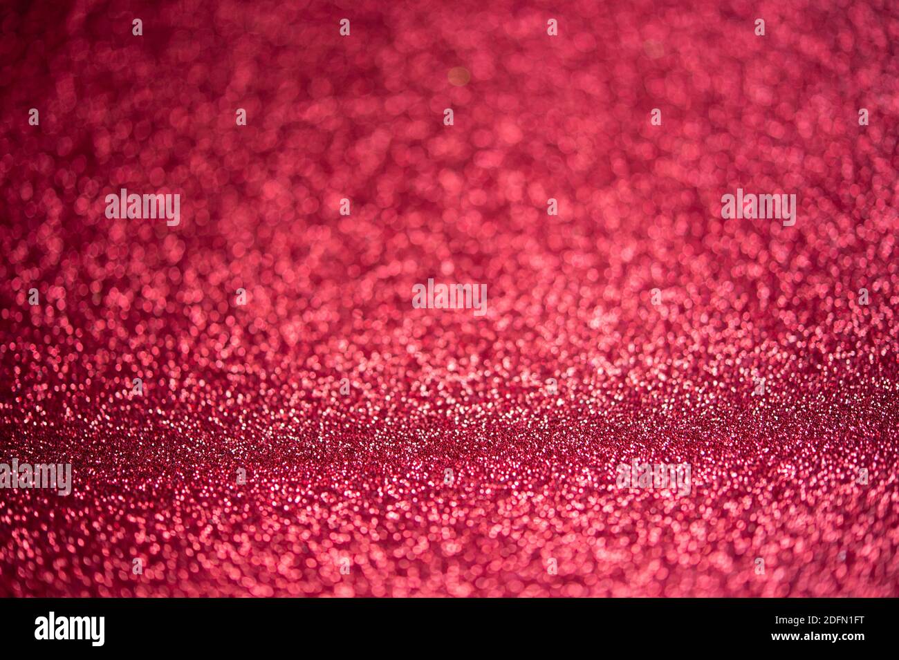 Résumé noir foncé rouge scintillant fond confetti ou fête invitation pour un joyeux anniversaire, soirée de mariage de mariée, beauté amour de la Saint-Valentin, f Banque D'Images