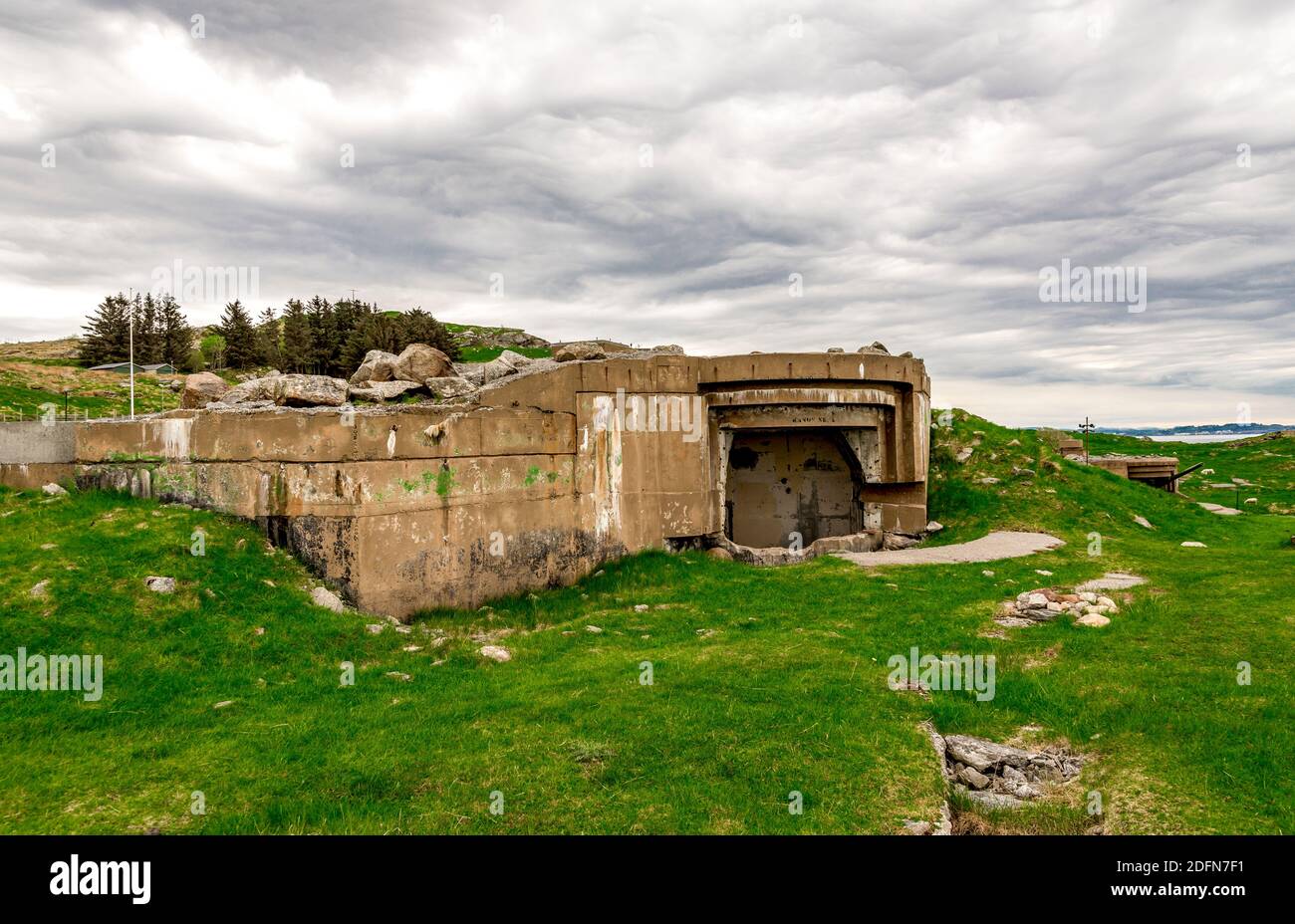 Un des bunkers de canons de la Seconde Guerre mondiale dans le fort historique de Fjoloy, Rennesoy kommune, Stavanger, Norvège, mai 2018 Banque D'Images