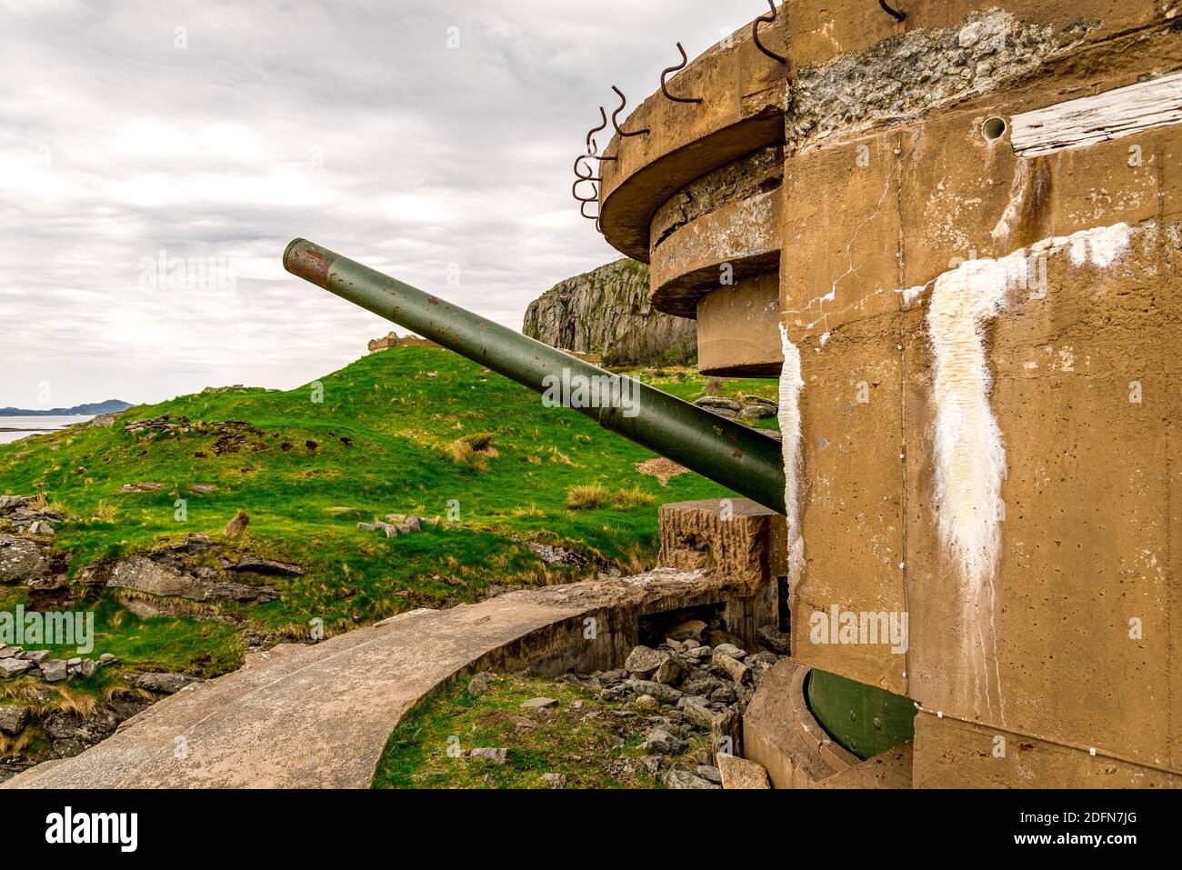Un canon dans l'un des bunkers de Fjoloy fort, Rennesoy kommune, Stavanger, Norvège, mai 2018 Banque D'Images