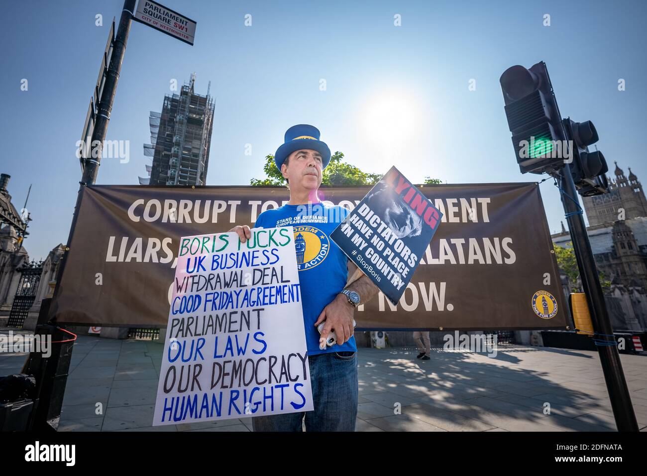 Steve Bray, anti-Brexiteer, poursuit cette journée de manifestations à Westminster qui ont révélé la corruption du gouvernement conservateur et exigé que le Royaume-Uni rejoigne l'UE. Londres, Royaume-Uni. Banque D'Images