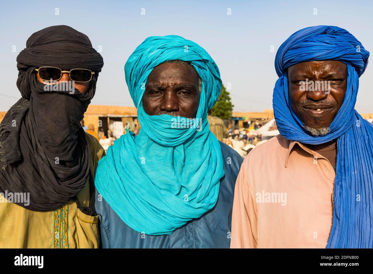 Tuaregs au marché des animaux, patrimoine mondial de l'UNESCO, vue Agadez, Niger Banque D'Images