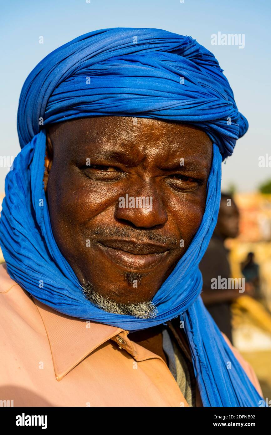 Tuareg au marché des animaux, patrimoine mondial de l'UNESCO, vue Agadez, Niger Banque D'Images