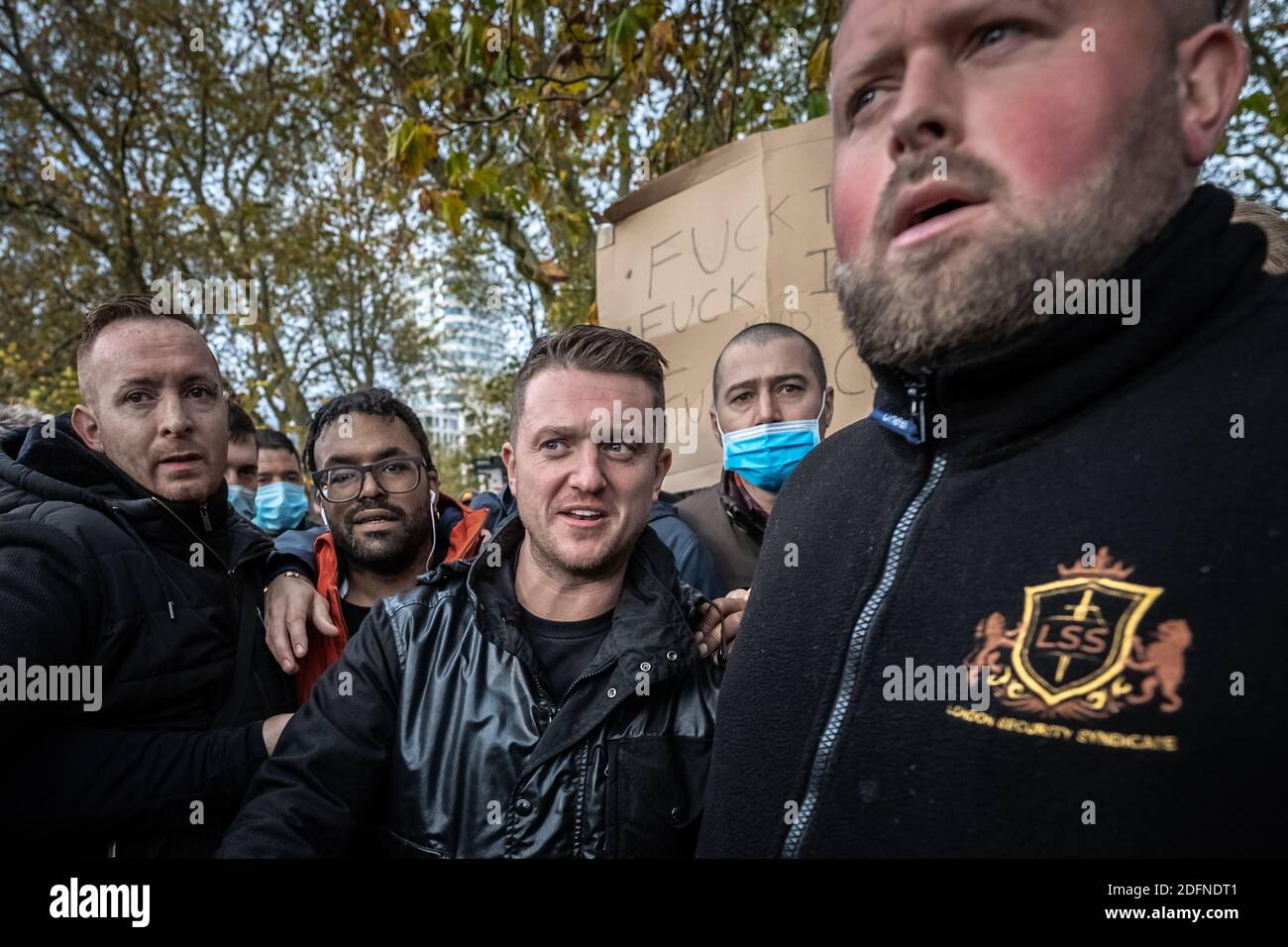 Tommy Robinson arrive au Speakers’ Corner à Hyde Park pour manifester son soutien à Hatun Tash, prédicateur évangélique turc-chrétien, Londres, Royaume-Uni. Banque D'Images