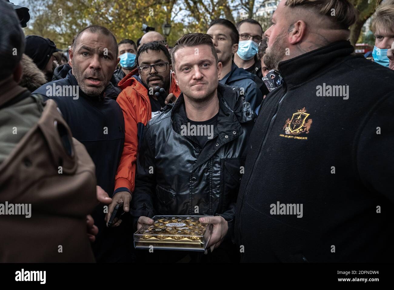 Tommy Robinson arrive au Speakers’ Corner à Hyde Park pour manifester son soutien à Hatun Tash, prédicateur évangélique turc-chrétien, Londres, Royaume-Uni. Banque D'Images