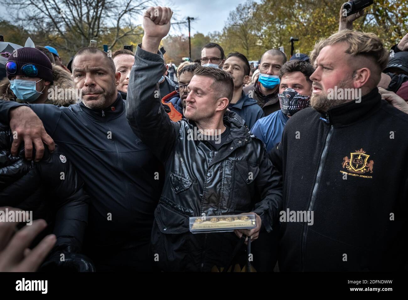 Tommy Robinson arrive au Speakers’ Corner à Hyde Park pour manifester son soutien à Hatun Tash, prédicateur évangélique turc-chrétien, Londres, Royaume-Uni. Banque D'Images