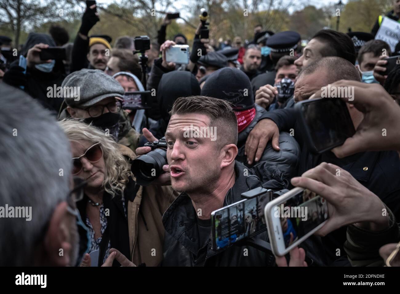 Tommy Robinson arrive au Speakers’ Corner à Hyde Park pour manifester son soutien à Hatun Tash, prédicateur évangélique turc-chrétien, Londres, Royaume-Uni. Banque D'Images