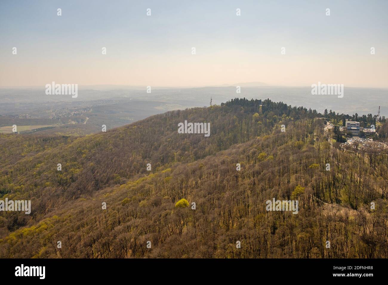 Vue aérienne sur les pentes de la montagne Avala, juste à l'extérieur de Belgrade, capitale de la Serbie Banque D'Images