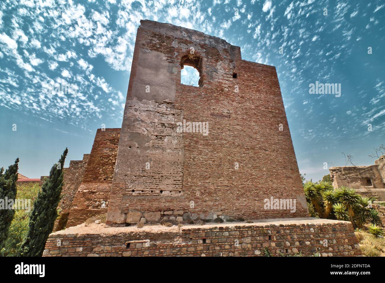 Un très vieux mur de l'Alcazaba de Malaga, une fortification palatiale de la période islamique du XIe siècle construite à Malaga, Costa del sol, Andalu Banque D'Images