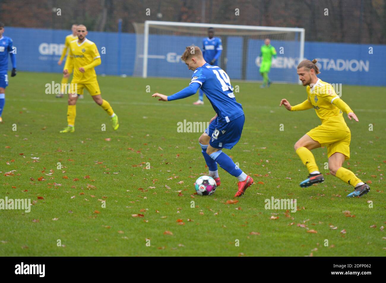 Match amical club de deuxième ligue karlsruher sc contre le régionalligiste  FK Pirmasens Testspiel des KSC Photo Stock - Alamy