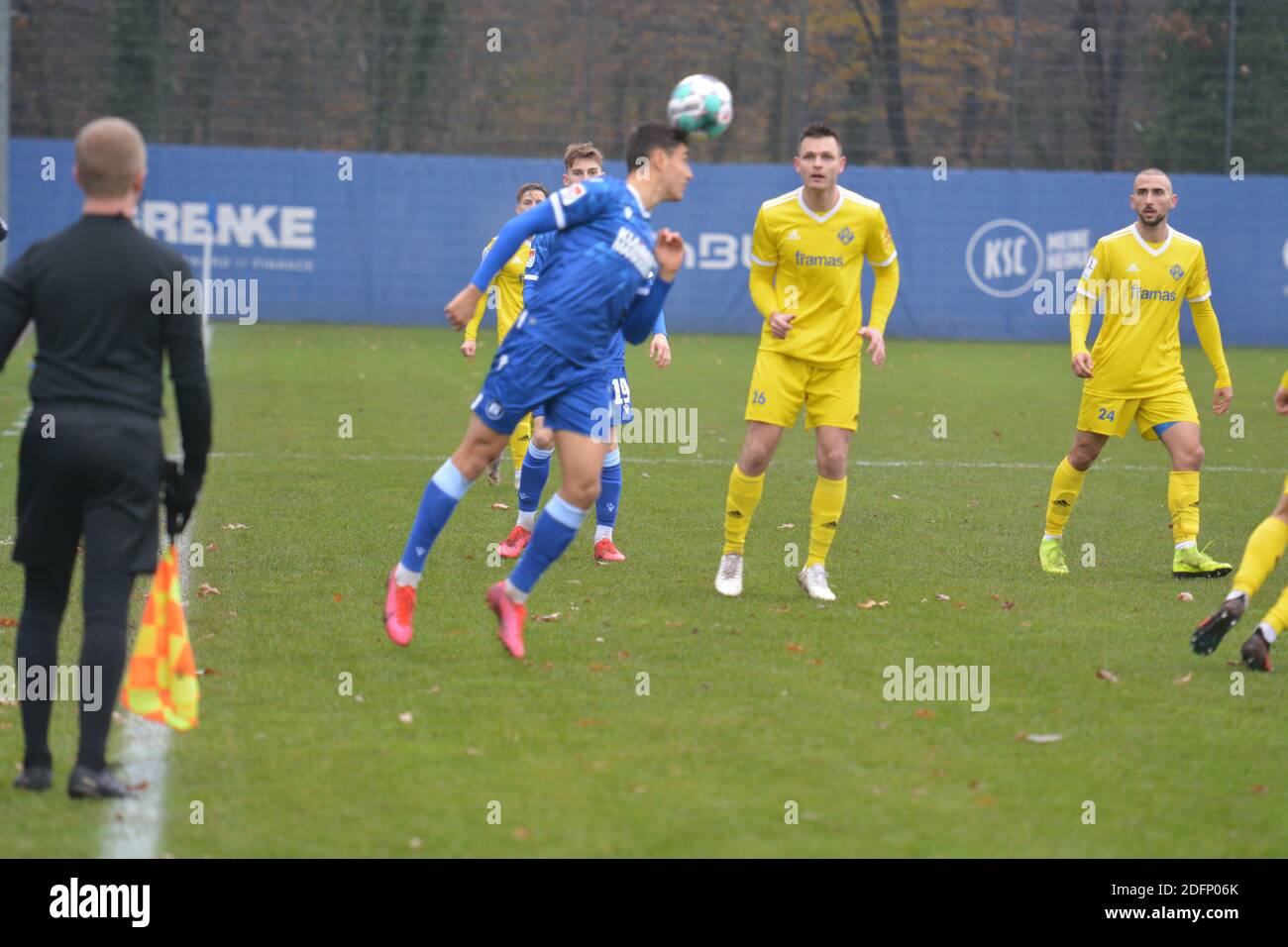 Match amical club de deuxième ligue karlsruher sc contre le régionalligiste  FK Pirmasens Testspiel des KSC Photo Stock - Alamy