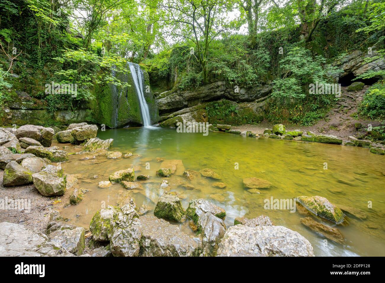 Ingleton, Yorkshire, Angleterre - VUE sur l'une des chutes d'eau d'Ingleton, Yorkshire, Royaume-Uni Banque D'Images