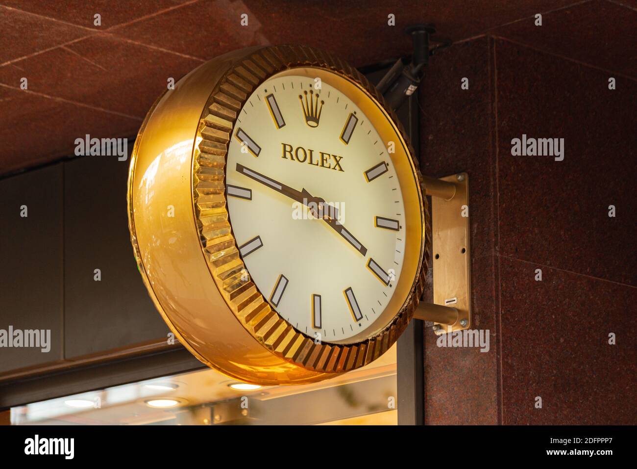 Horloge murale pour rolex Banque de photographies et d'images à haute  résolution - Alamy