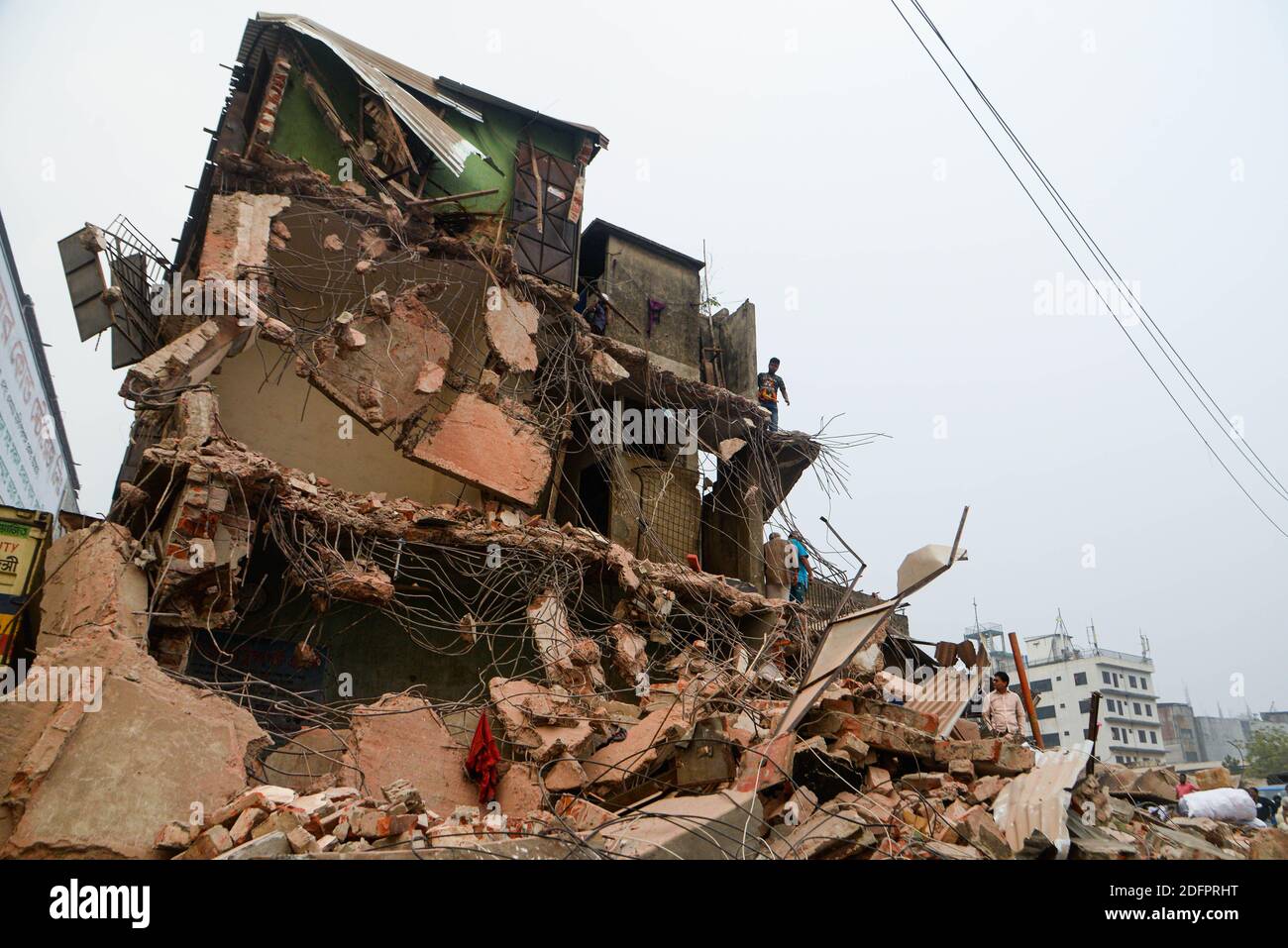 Vue d'une maison démolie.l'Administration des transports par eau intérieurs du Bangladesh (BIWTA) mène une campagne pour expulser les structures illégales de la rive du fleuve Buriganga à Dhaka, au Bangladesh. De nombreuses maisons, boutiques et autres structures ont été démolies dans l'éviction. Banque D'Images
