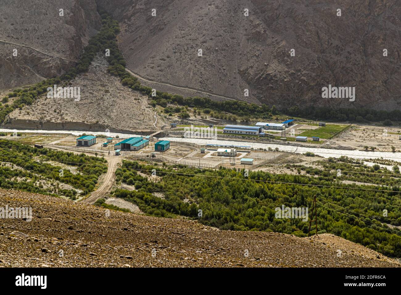 Casernes de troupes frontalières près de la route de la soie dans le district de Murghob, RATM, Tadjikistan Banque D'Images